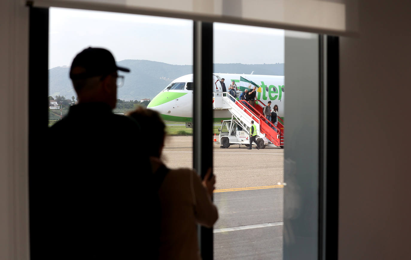 El primer vuelo de Binter entre Canarias y Córdoba, en imágenes