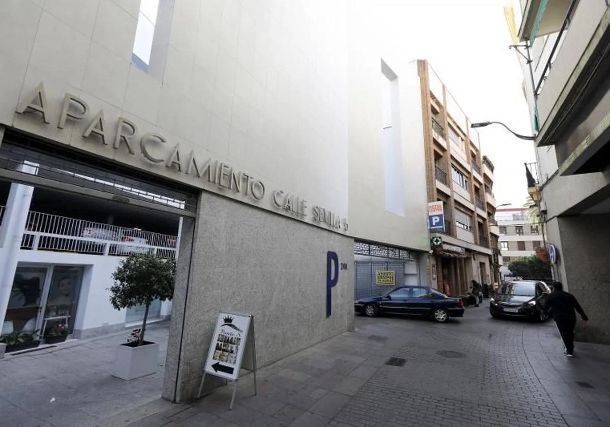 Parking ubicado en la calle Sevilla