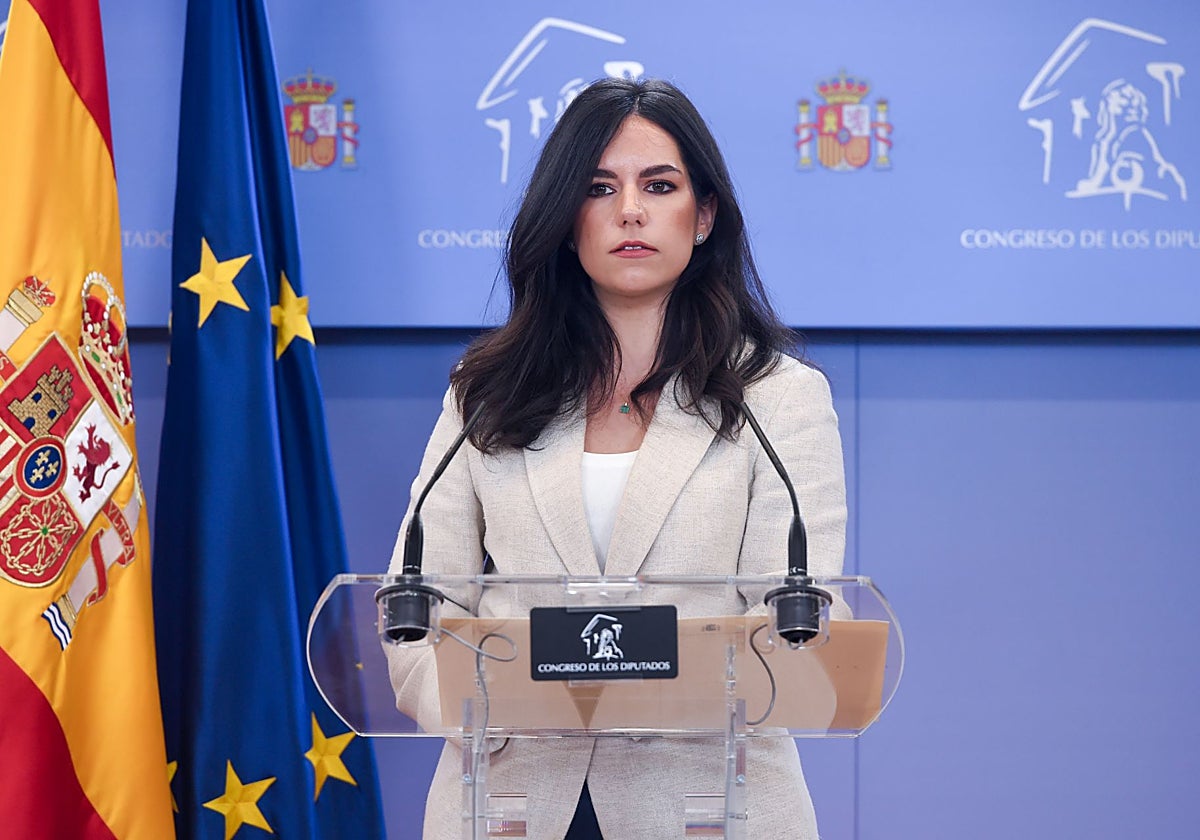 La portavoz del Grupo Parlamentario Vox en el Congreso, Pepa Millán, ofrece una rueda de prensa