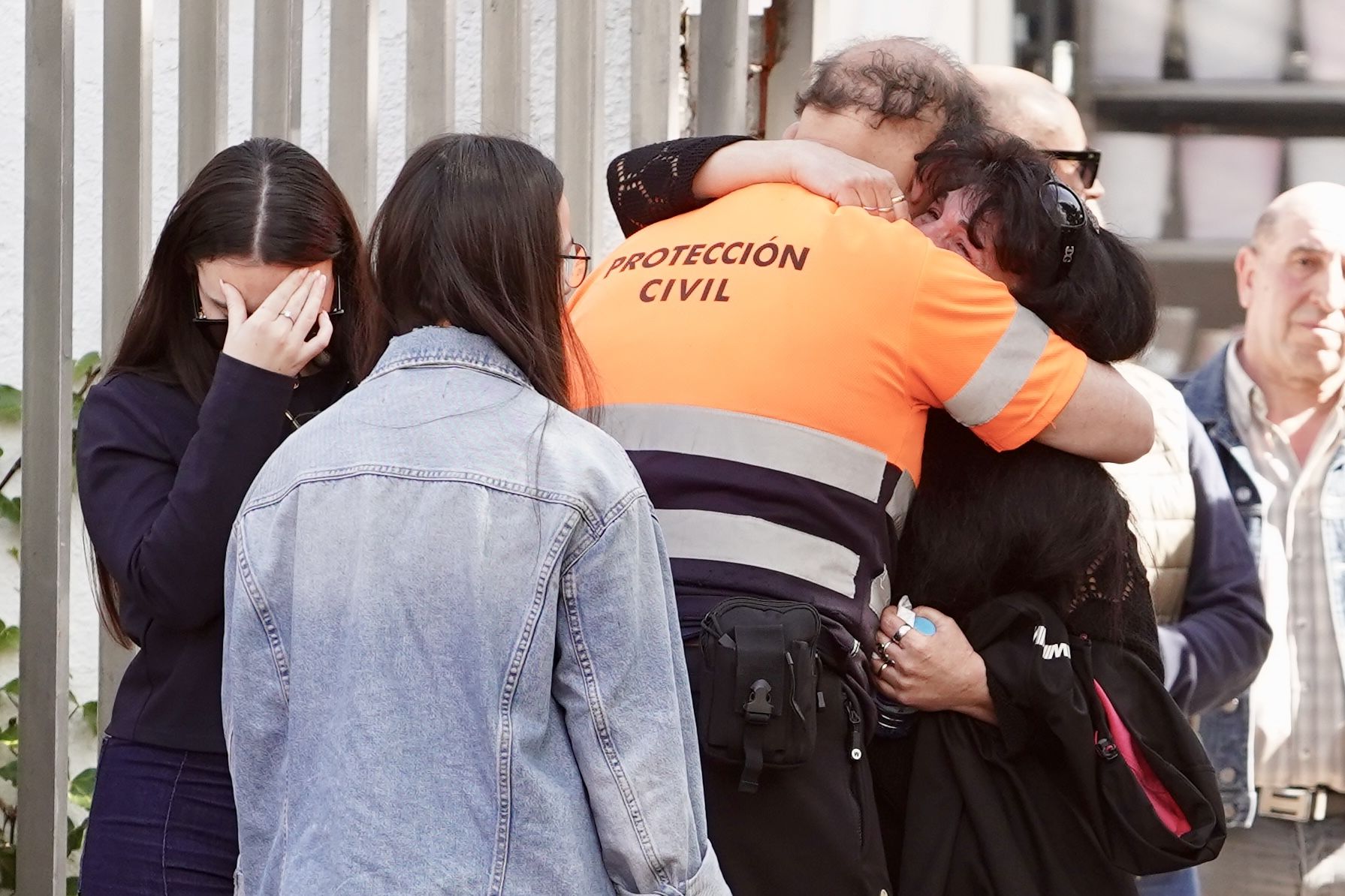 Dolor y silencio en las capillas ardientes de Villablino y Bembibre a la llegada de los mineros fallecidos