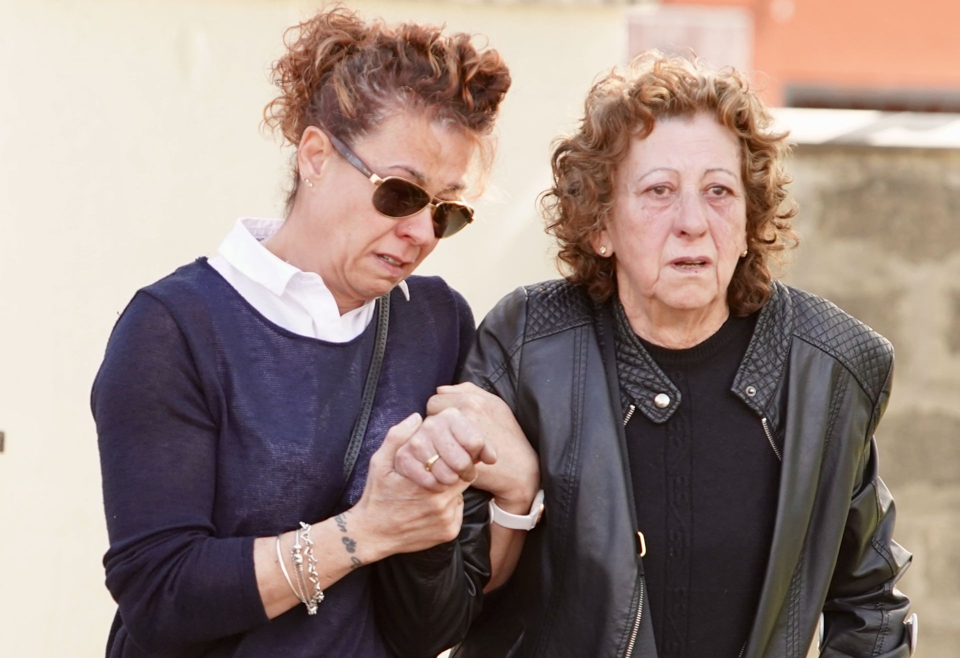 Dolor y silencio en las capillas ardientes de Villablino y Bembibre a la llegada de los mineros fallecidos