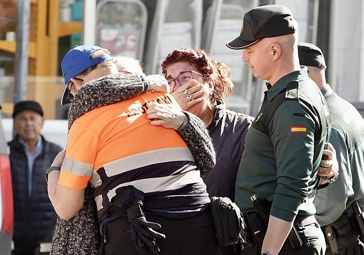 Dolor y silencio en las capillas ardientes de Villablino y Bembibre a la llegada de los mineros fallecidos