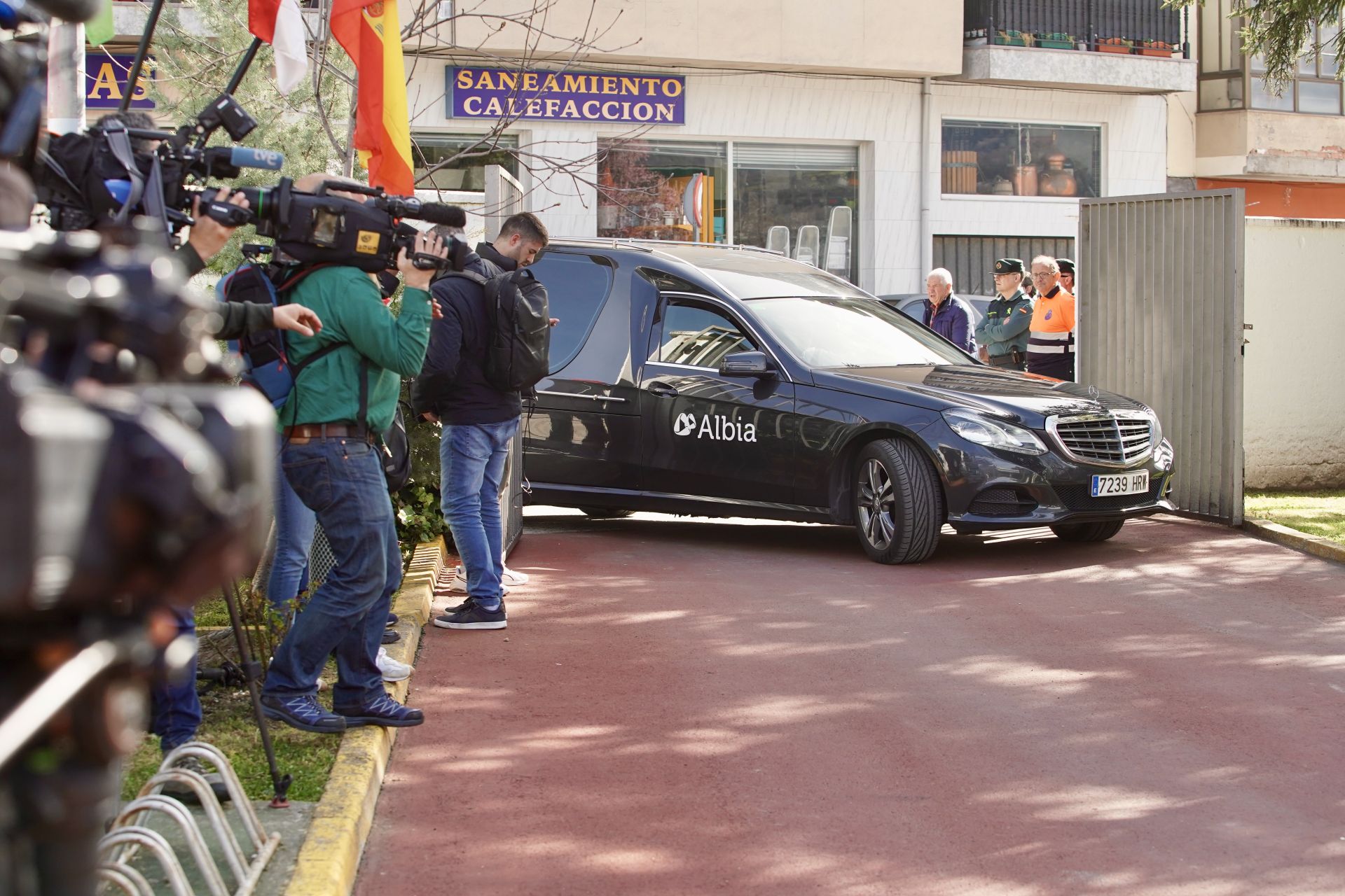 Dolor y silencio en las capillas ardientes de Villablino y Bembibre a la llegada de los mineros fallecidos