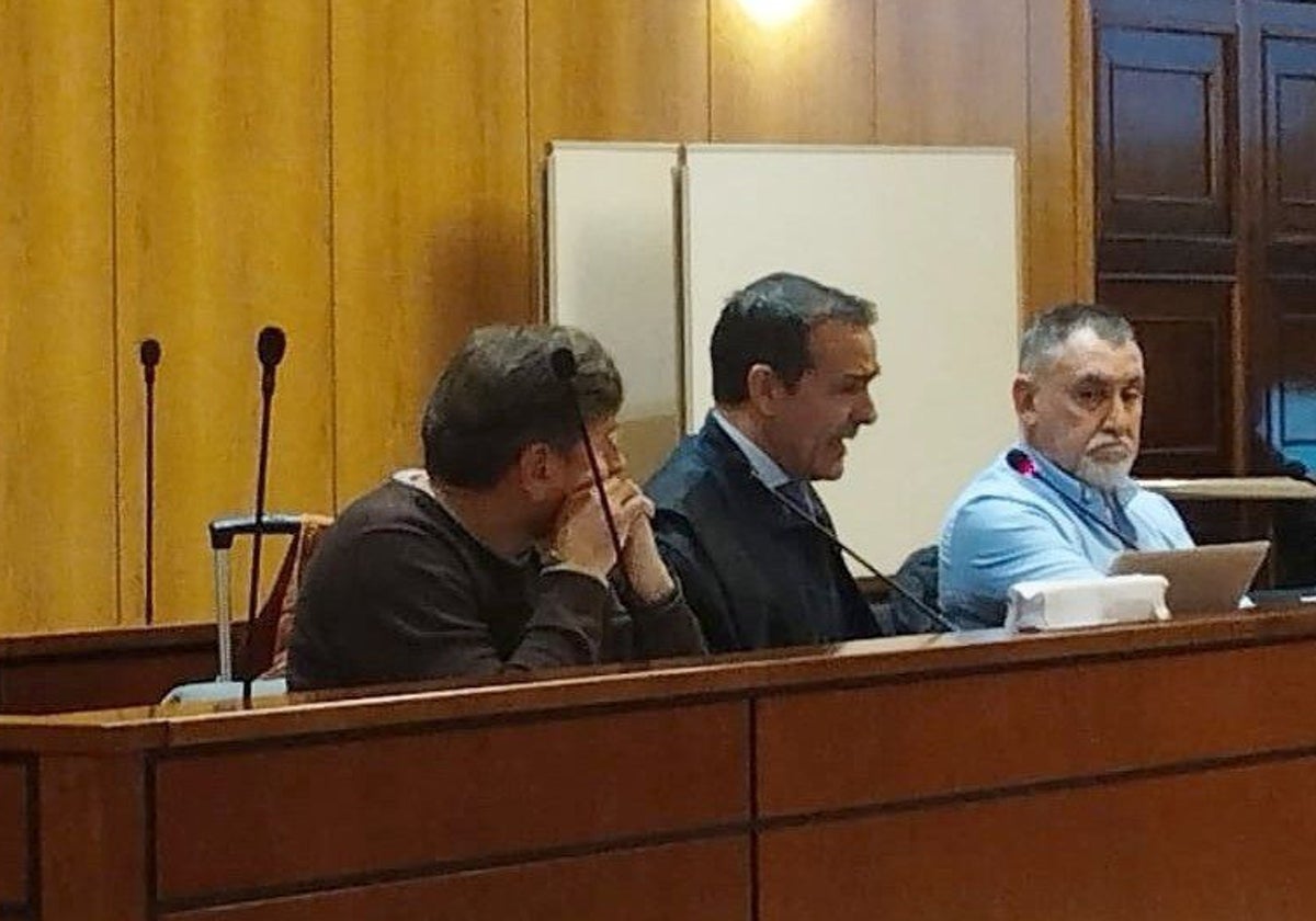 Los dos acusados de usar explosivo real en cursillos privados, durante el juicio