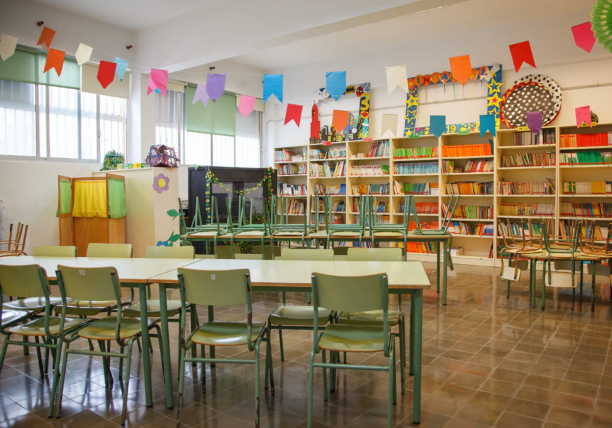 Aula de un colegio público de Canarias en foto de archivo