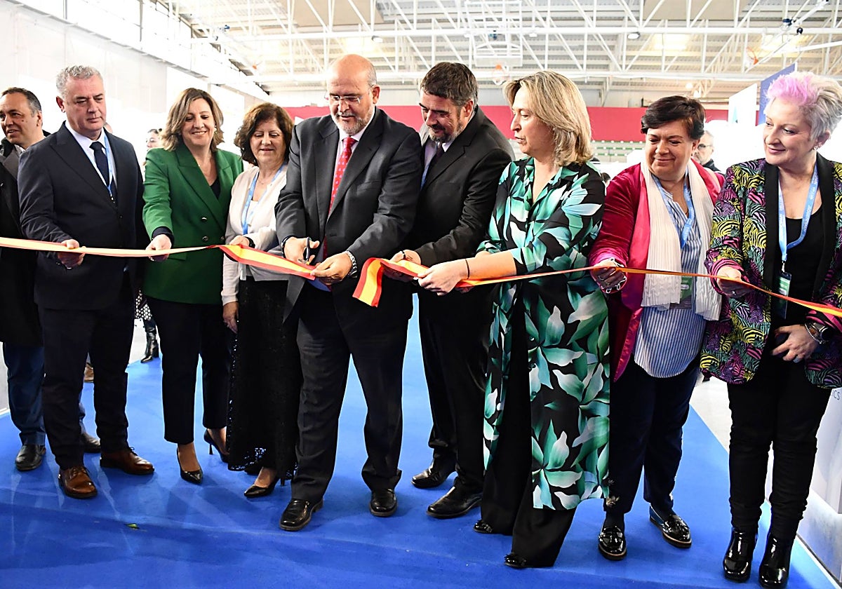 Martínez Guijarro y Patricia Franco durante la apertura de la Feria Internacional de la Logística, en Marchamalo