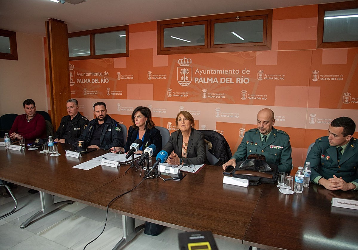 La delegada del Gobierno, Ana López, junto a la alcaldesa Matilde Esteo en la Junta Local de Seguridad