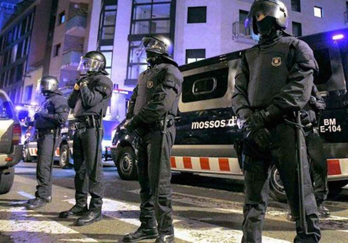 Despliegue de los Mossos d'Esquadra durante un dispositivo en Barcelona