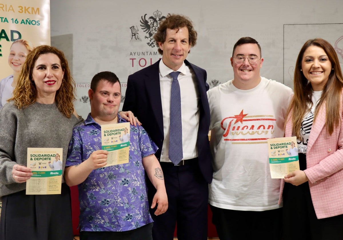 El concejal de Deportes, Rubén Lozano, ha presentado la I Carrera Solidaria del Parque Comercial Abadía