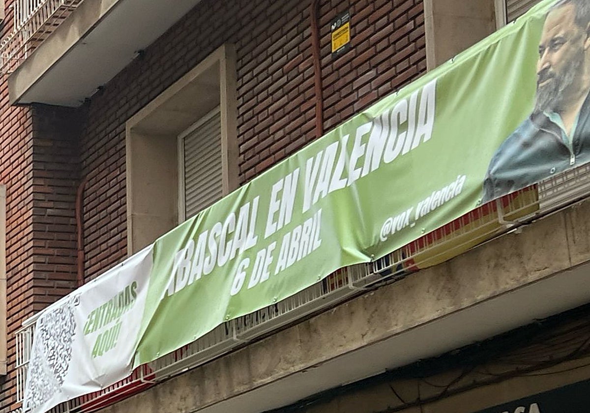 Imagen de la pancarta colocada en la sede de Vox en Valencia