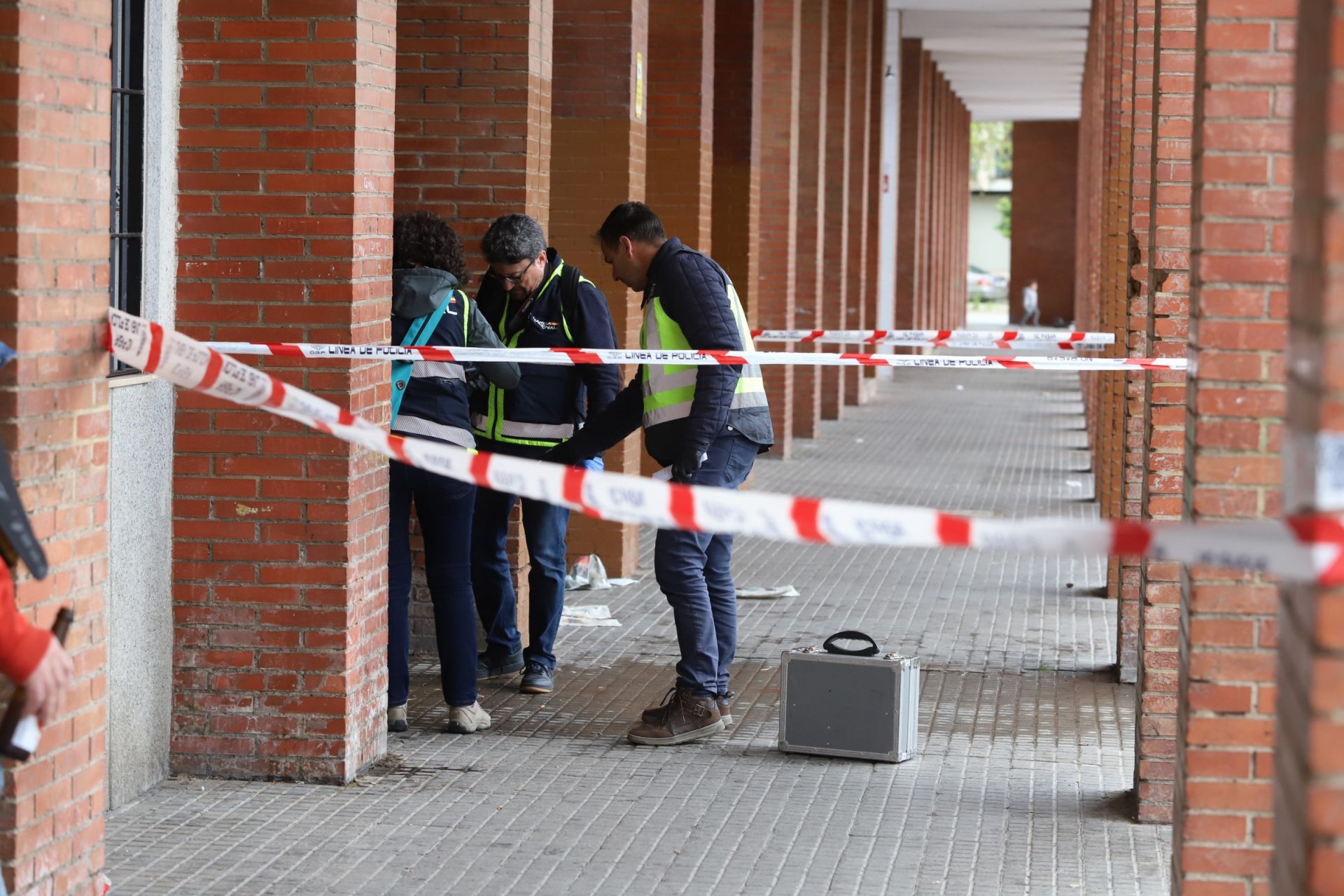 El despliegue policial por el apuñalamiento mortal en Las Moreras, en imágenes