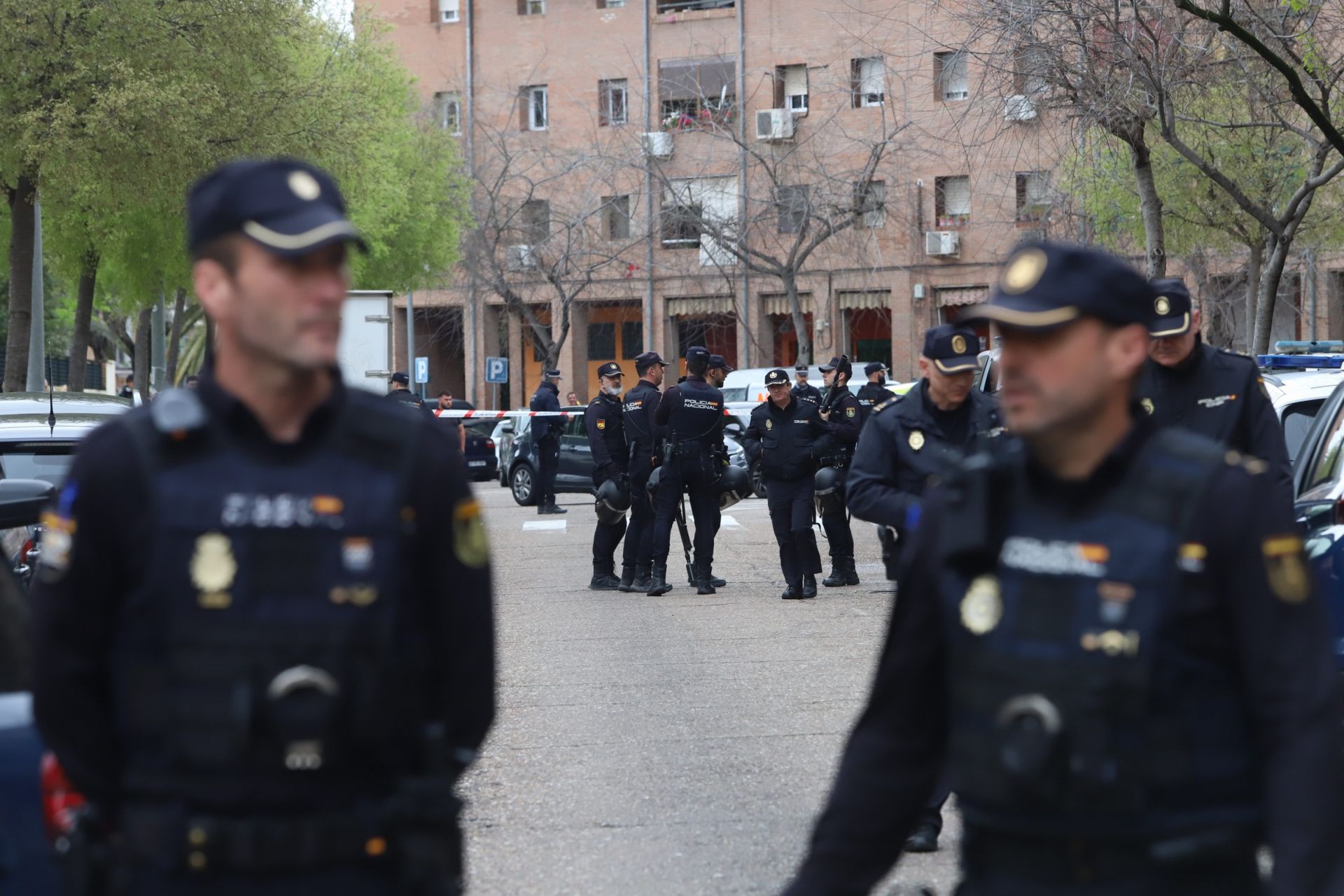 El despliegue policial por el apuñalamiento mortal en Las Moreras, en imágenes
