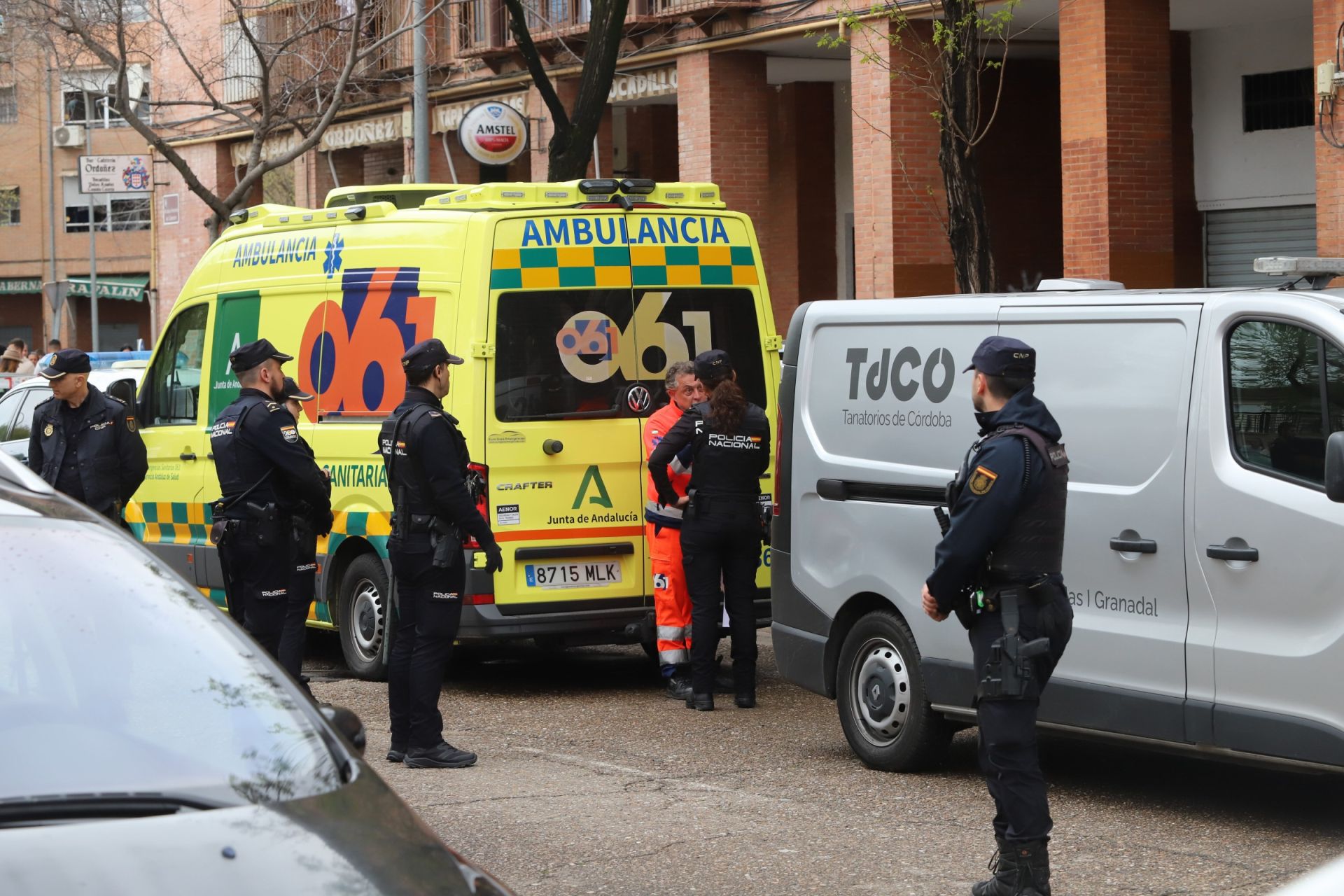 El despliegue policial por el apuñalamiento mortal en Las Moreras, en imágenes