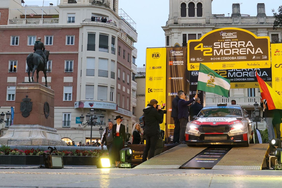 La espectacular presentación del Rally Sierra Morena en el corazón de Córdoba, en imágenes