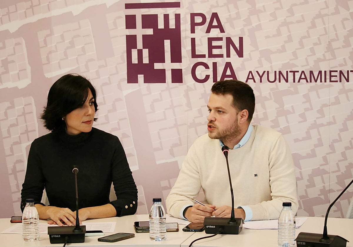 Los portavoces de PSOE y ¡Vamos Palencia!, Álvaro Bilbao y Marta Font, informan sobre diversos temas municipales