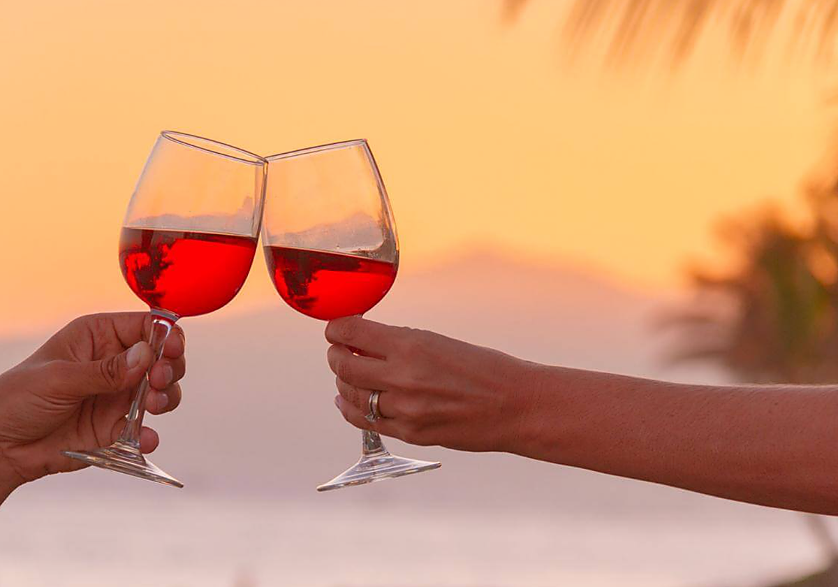 Brindis con vino canario y un atardecer en Tenerife