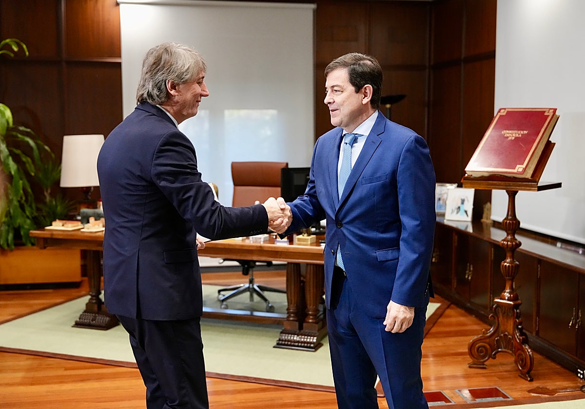 Carlos Martínez y Alfonso Fernández Mañueco, en el encuentro de este viernes