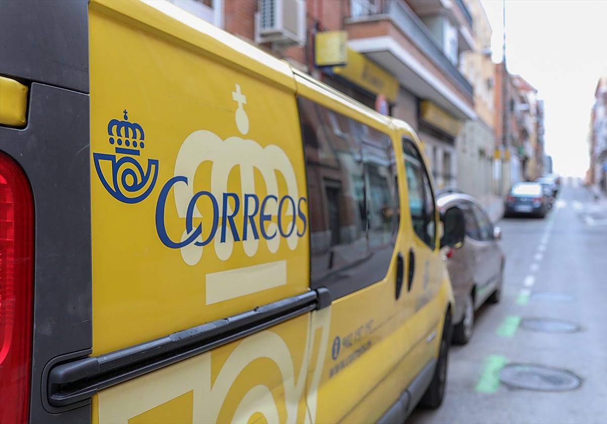 Una furgoneta de Correos, en una imagen de archivo