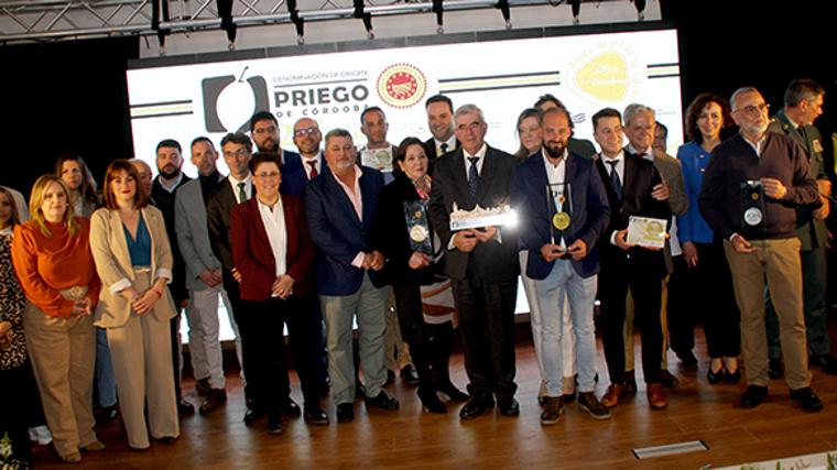 Foto de familia de los premiados