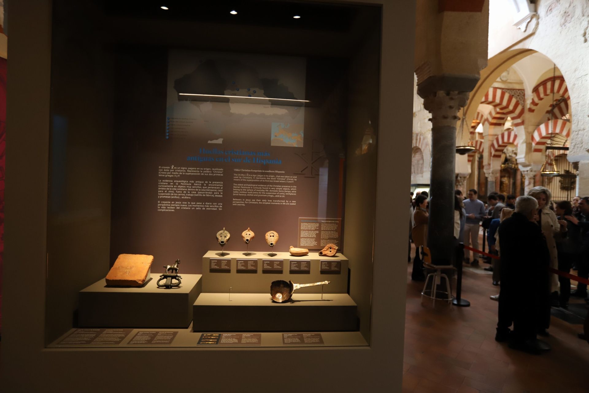 La espectacular exposición &#039;Símbolo: Luz de Nicea&#039; en la Mezquita Catedral, en imágenes
