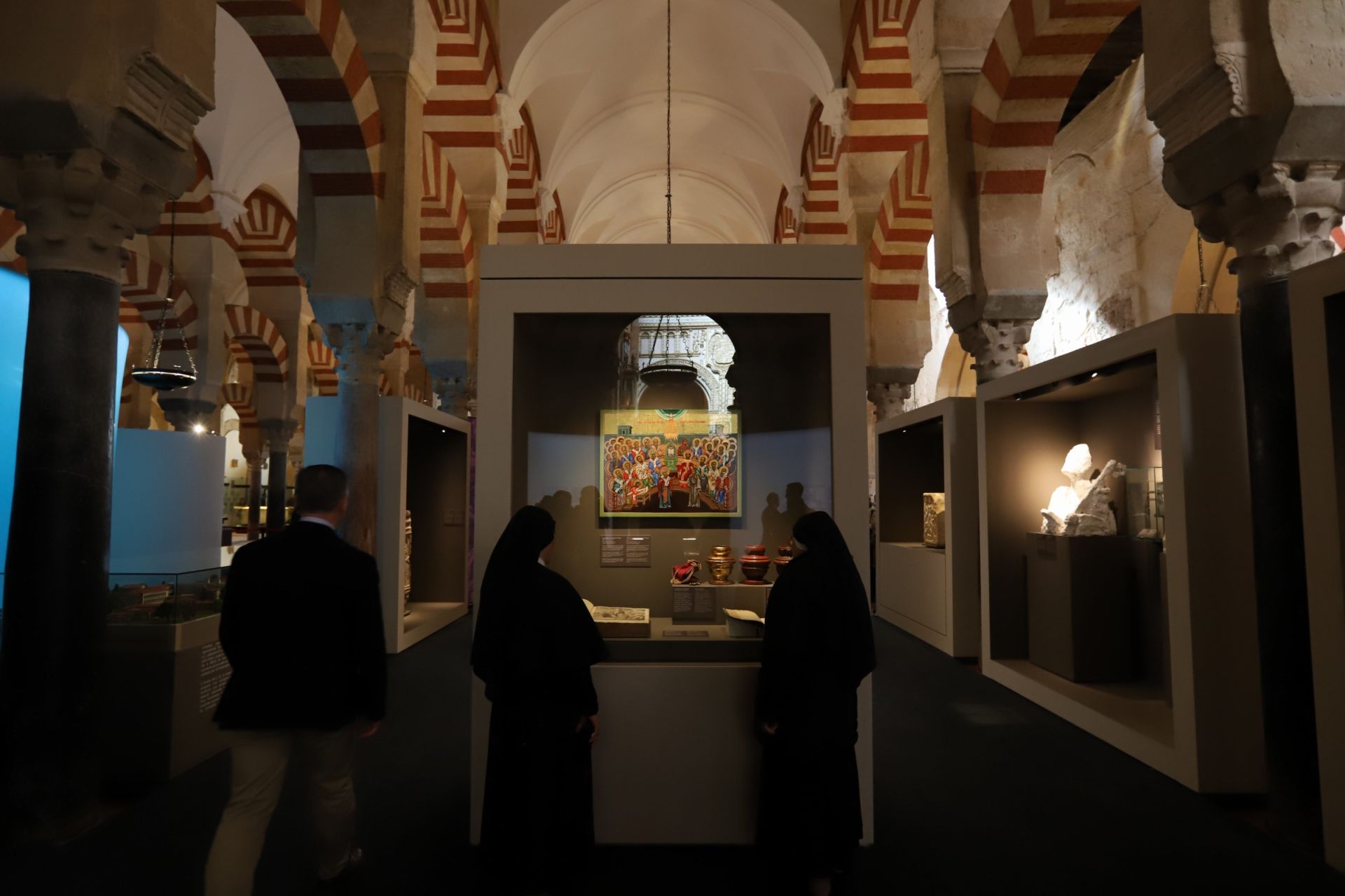 La espectacular exposición &#039;Símbolo: Luz de Nicea&#039; en la Mezquita Catedral, en imágenes