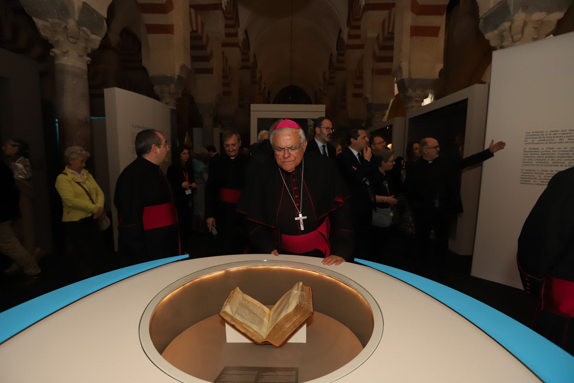 La espectacular exposición &#039;Símbolo: Luz de Nicea&#039; en la Mezquita Catedral, en imágenes