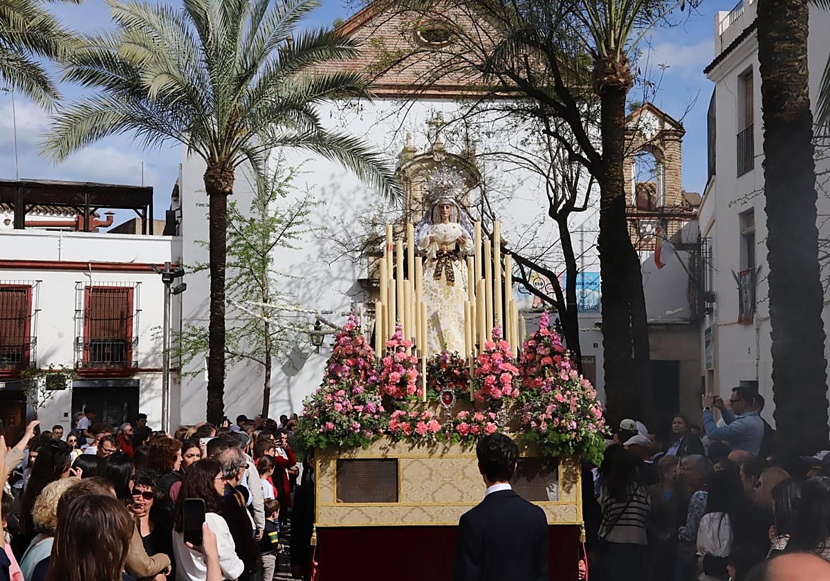 Procesión con la Virgen de la Piedad, del colegio del mismo nombre, este sábado por la tarde