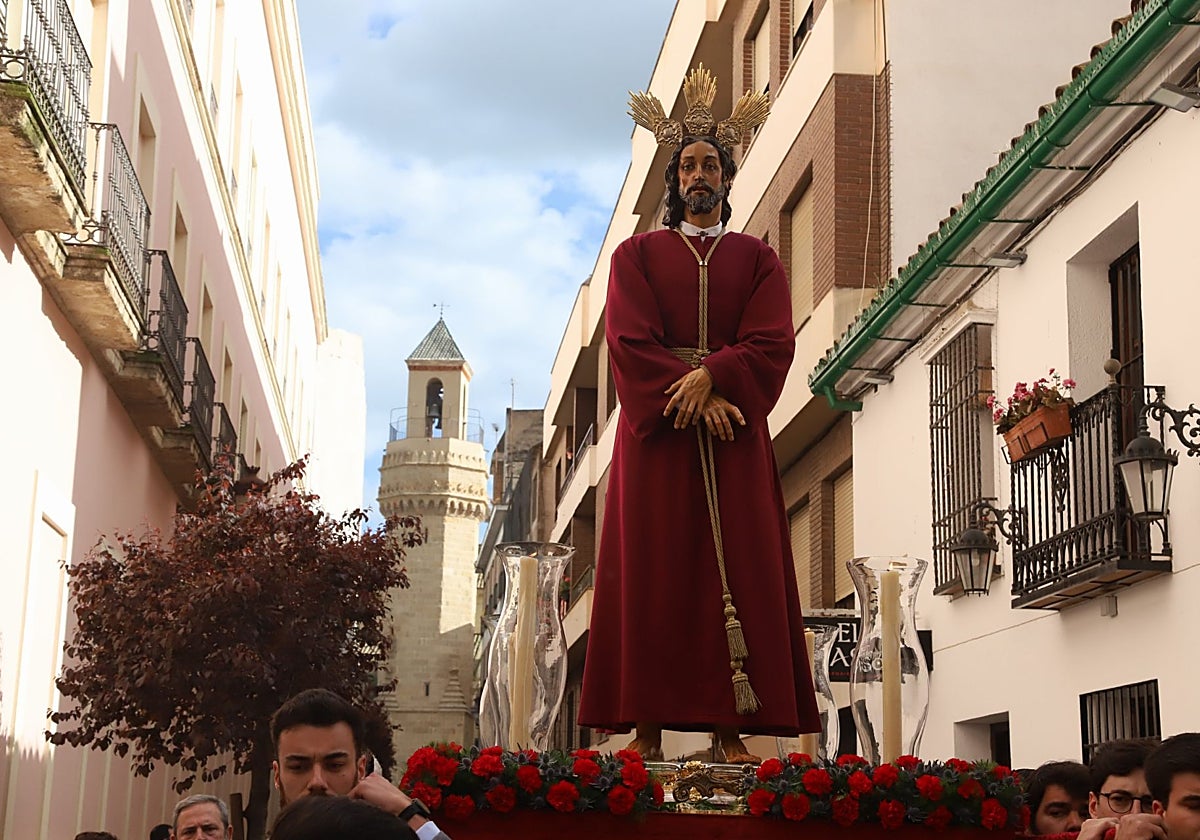 El Señor de la Sentencia, en vía crucis de traslado a la casa de hermandad, el sábado