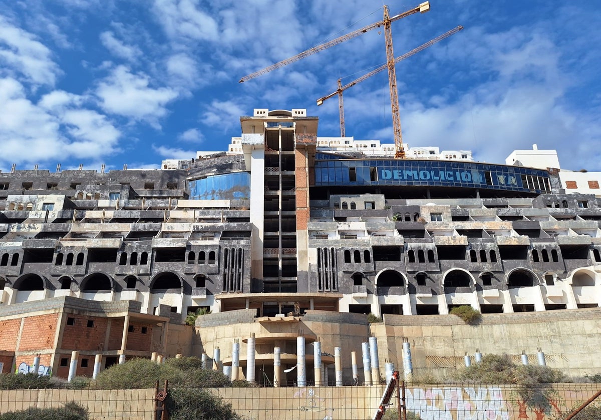 Estado del hotel El Algarrobico en febrero de 2025