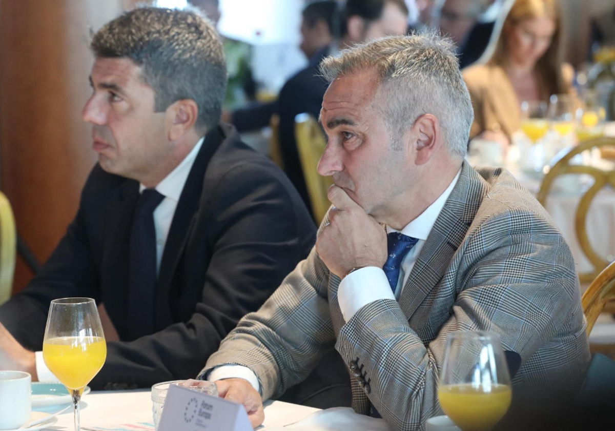 Imagen del conseller de Agricultura, Miguel Barrachina, y el presidente de la Generalitat Valenciana, Carlos Mazón
