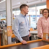 Consum busca 3.500 empleados para verano con sueldos de 1.400 euros y sólo pide un título