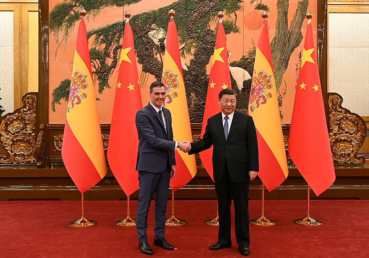 Pedro Sánchez y Xi Jinping, en la visita del presidente español a China en 2023