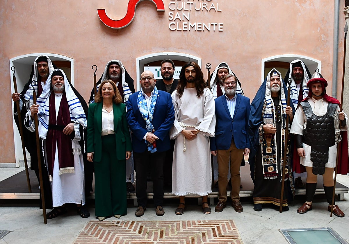 Tomás Arribas y Gema Guerrero durante la presentación de la XVII Pasión de Villatobas