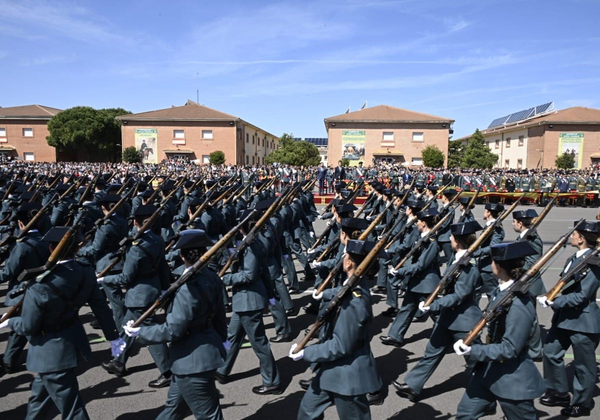 Acto de jura de bandera en la Academia de Cabos y Guardias de la Guardia Civil de Baeza