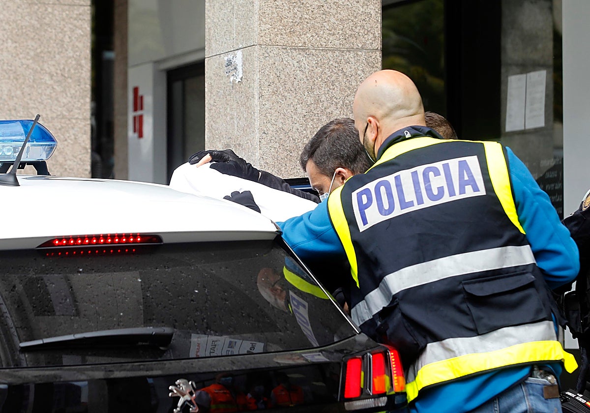 Imagen de archivo del arresto de una persona tras haber acuchillado a otra