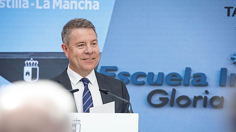 Page gana la primera batalla a Sánchez con la tasa a la banca