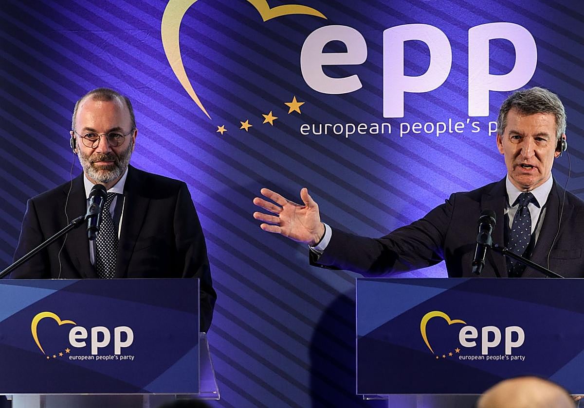 Manfred Weber y Alberto Núñez Feijóo, en su comparecencia desde Bruselas