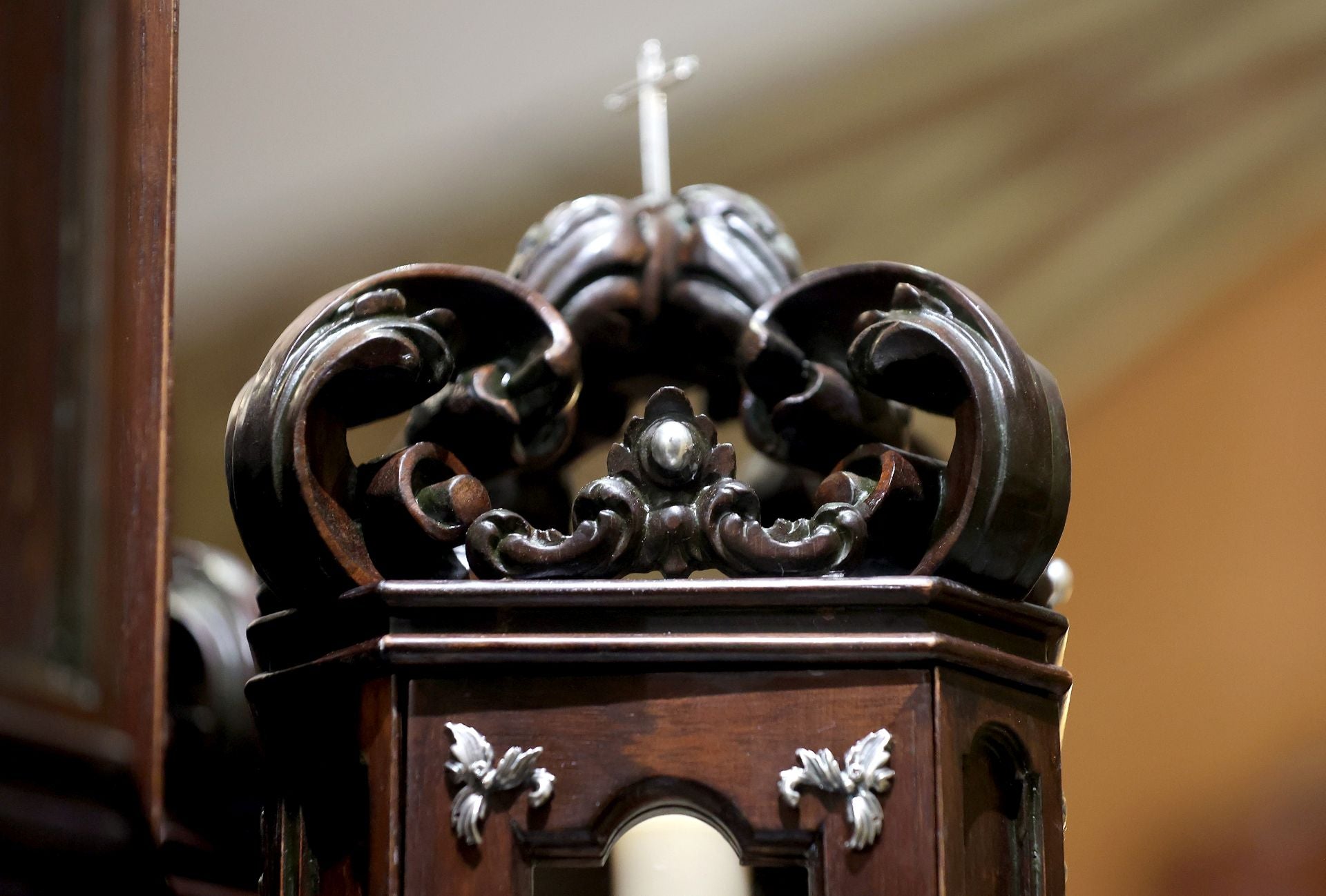 Los nuevos faroles de cola del palio de la Nazarena de Córdoba, en imágenes