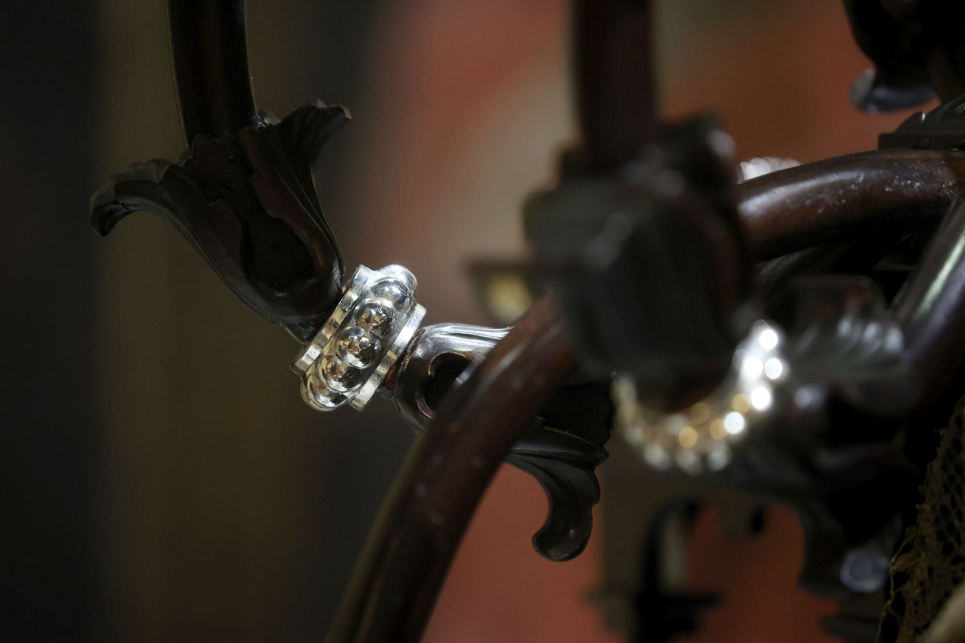 Los nuevos faroles de cola del palio de la Nazarena de Córdoba, en imágenes