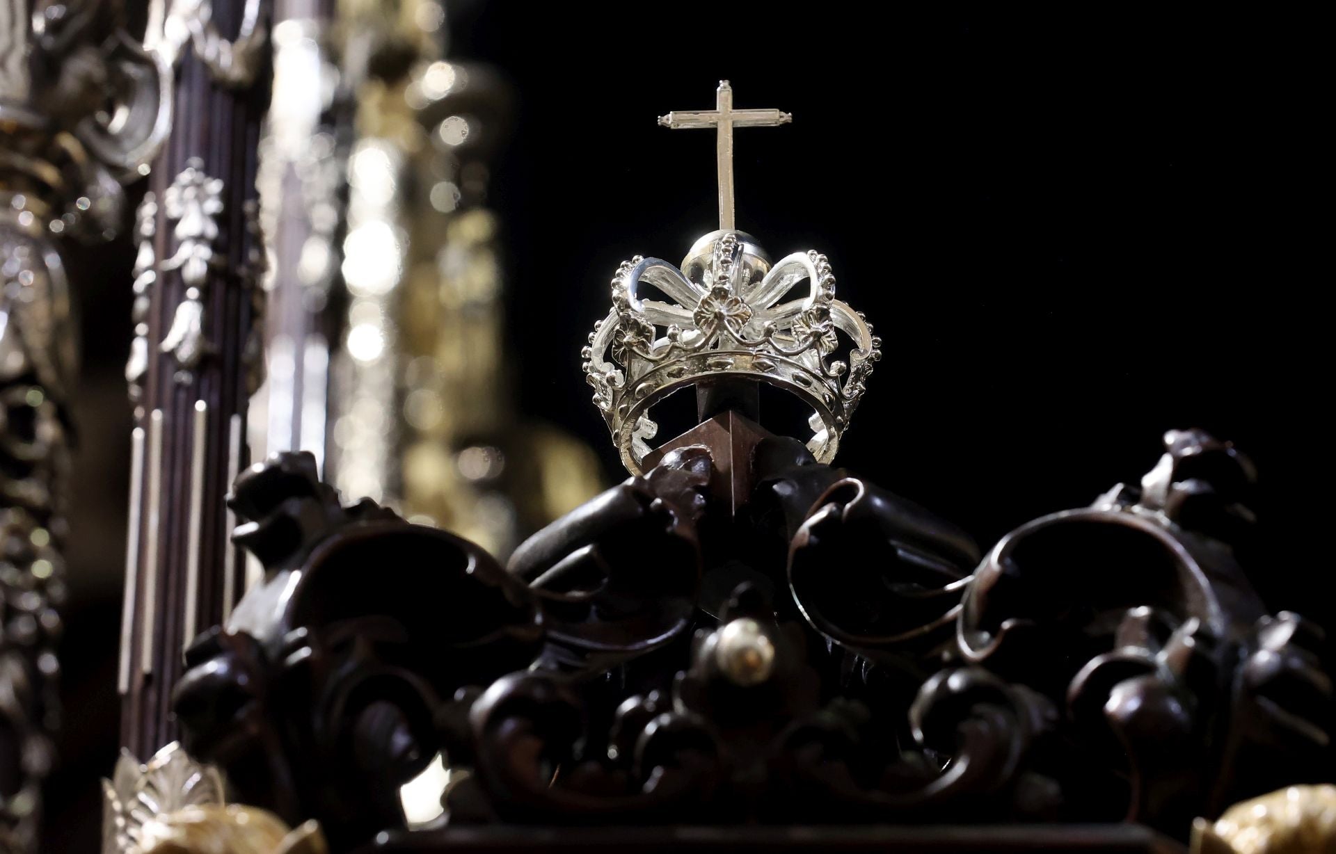 Los nuevos faroles de cola del palio de la Nazarena de Córdoba, en imágenes