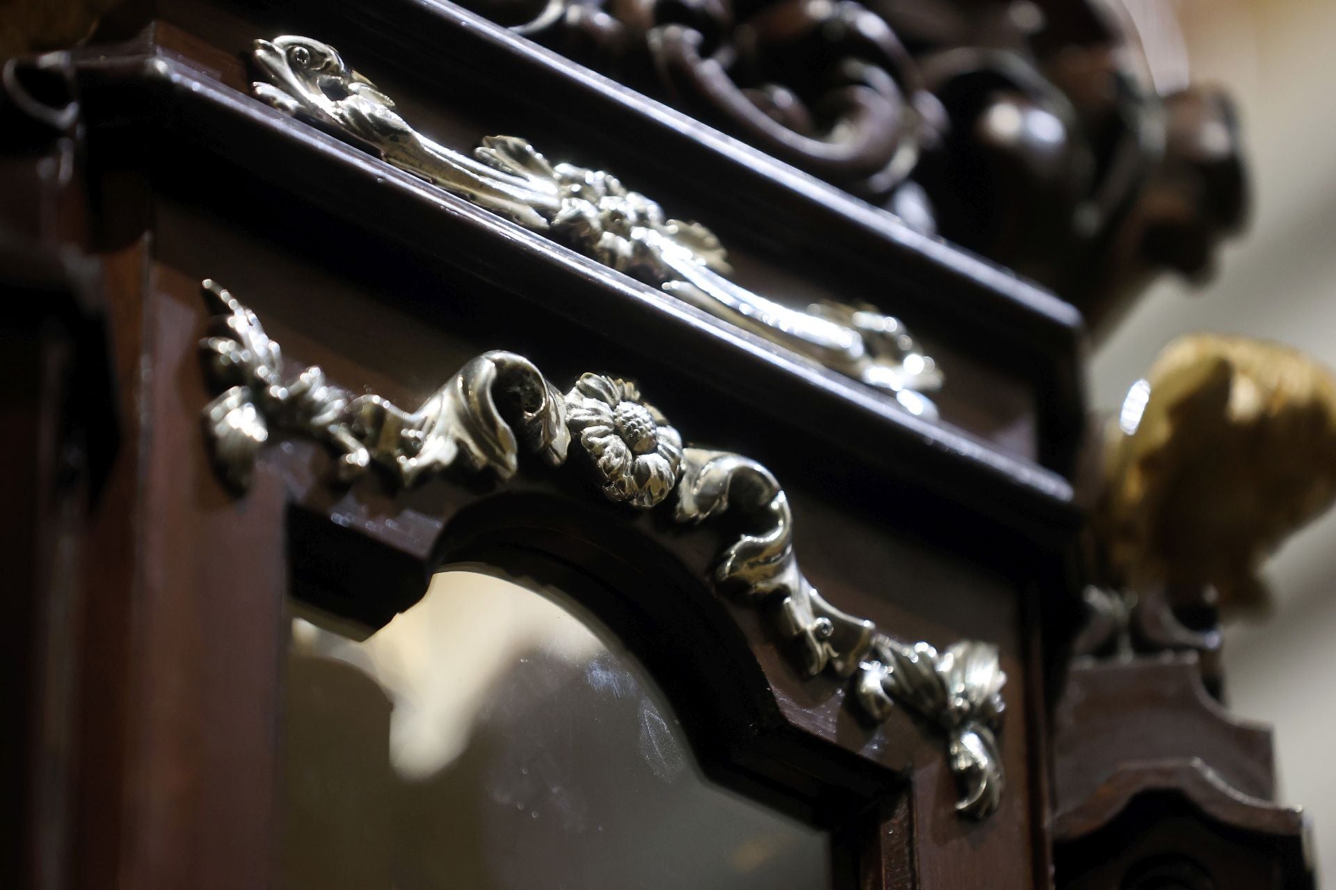 Los nuevos faroles de cola del palio de la Nazarena de Córdoba, en imágenes