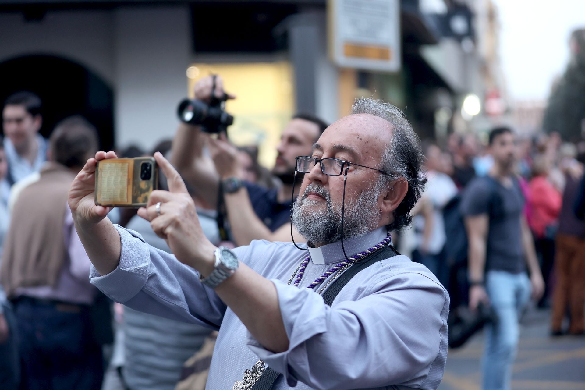 El solemne vía crucis del Soberano Poder por las calles de Córdoba, en imágenes