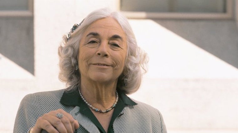 La escritora salmantina Carmen Martín Gaite