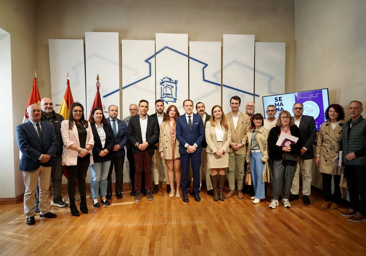 Conrado Íscar, con responsables de las juntas de cofradías y alcaldes
