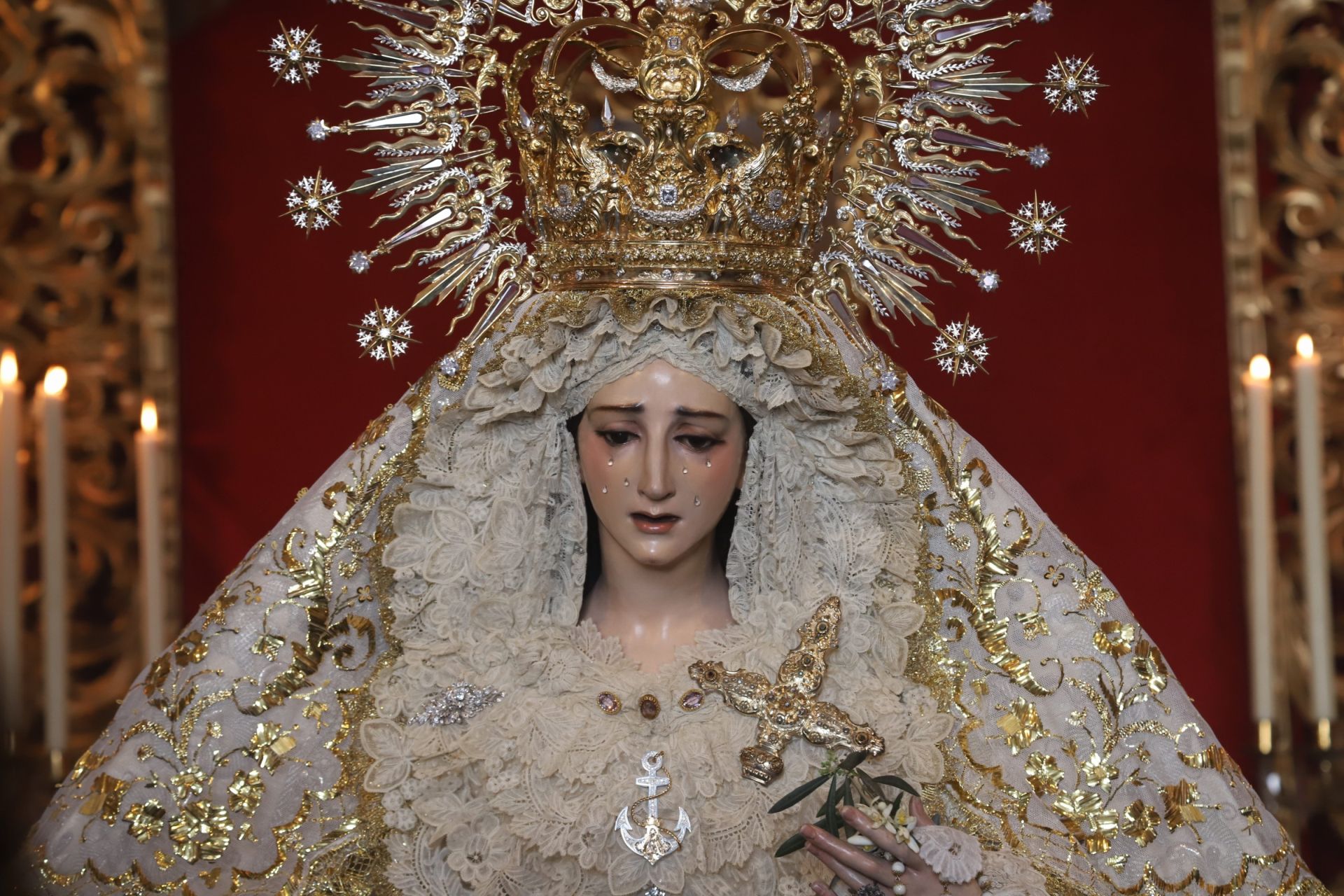 El devoto besamanos de la Virgen de la Paz en Córdoba, en imágenes