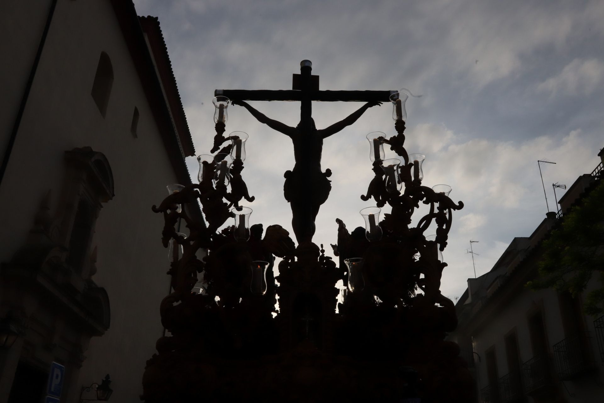 La espiritual procesión del Cristo de la Providencia de Córdoba, en imágenes
