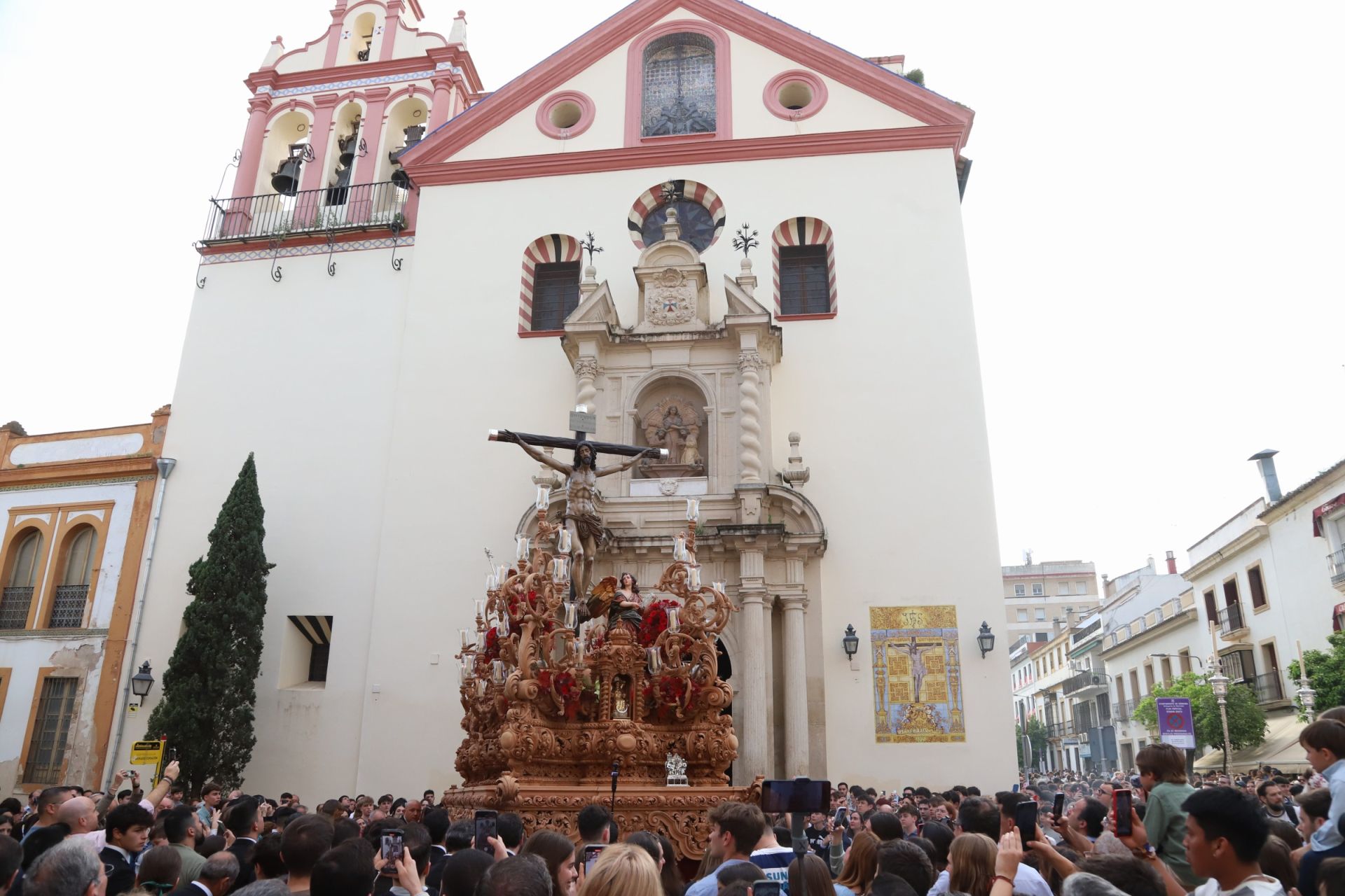 La espiritual procesión del Cristo de la Providencia de Córdoba, en imágenes