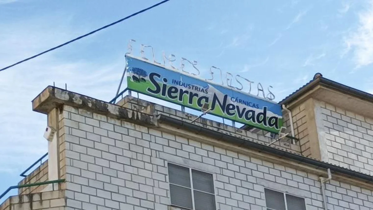 Exteriro de Industrias Cárncias Sierra Nevada, en foto de archivo