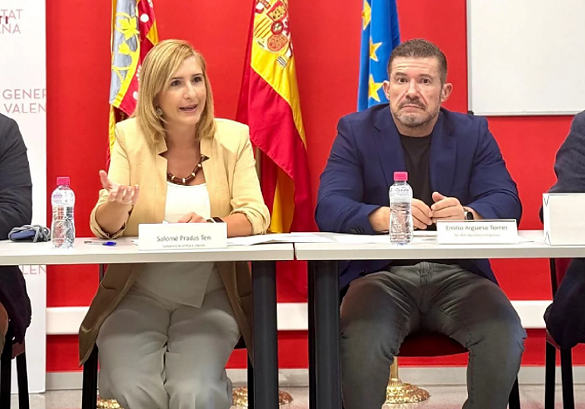 Imagen de la exconsellera Salomé Pradas y el exsecretario autonómico Emilio Argüeso