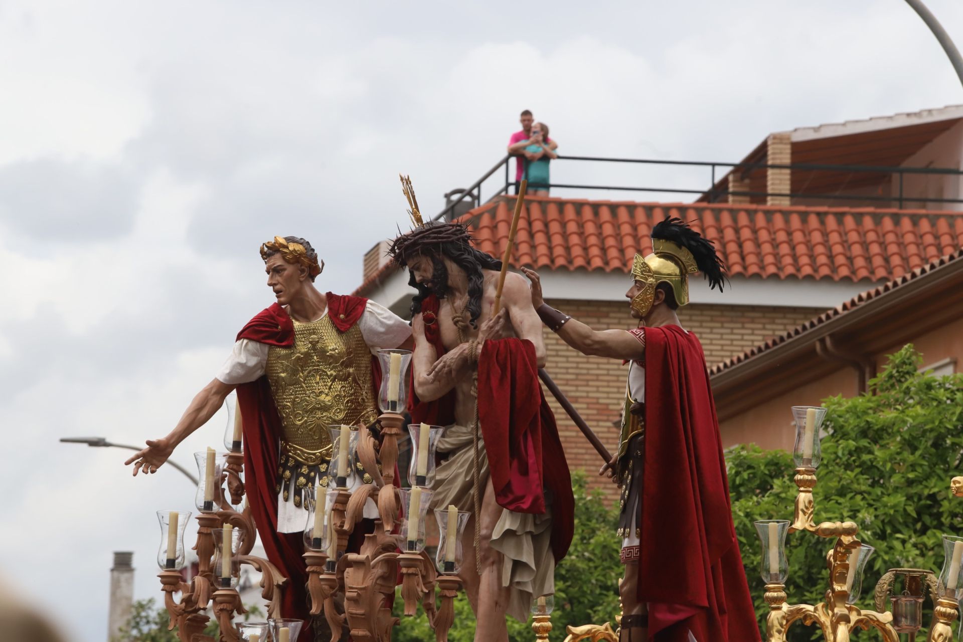 La pletórica salida de la cofradía de la Presentación de Córdoba, en imágenes
